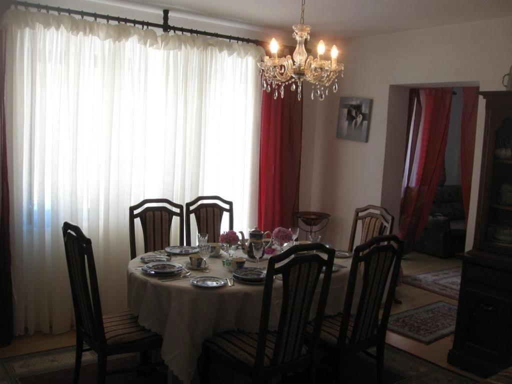 לינה וארוחת בוקר טיווט Madam Svetlana מראה חיצוני תמונה
